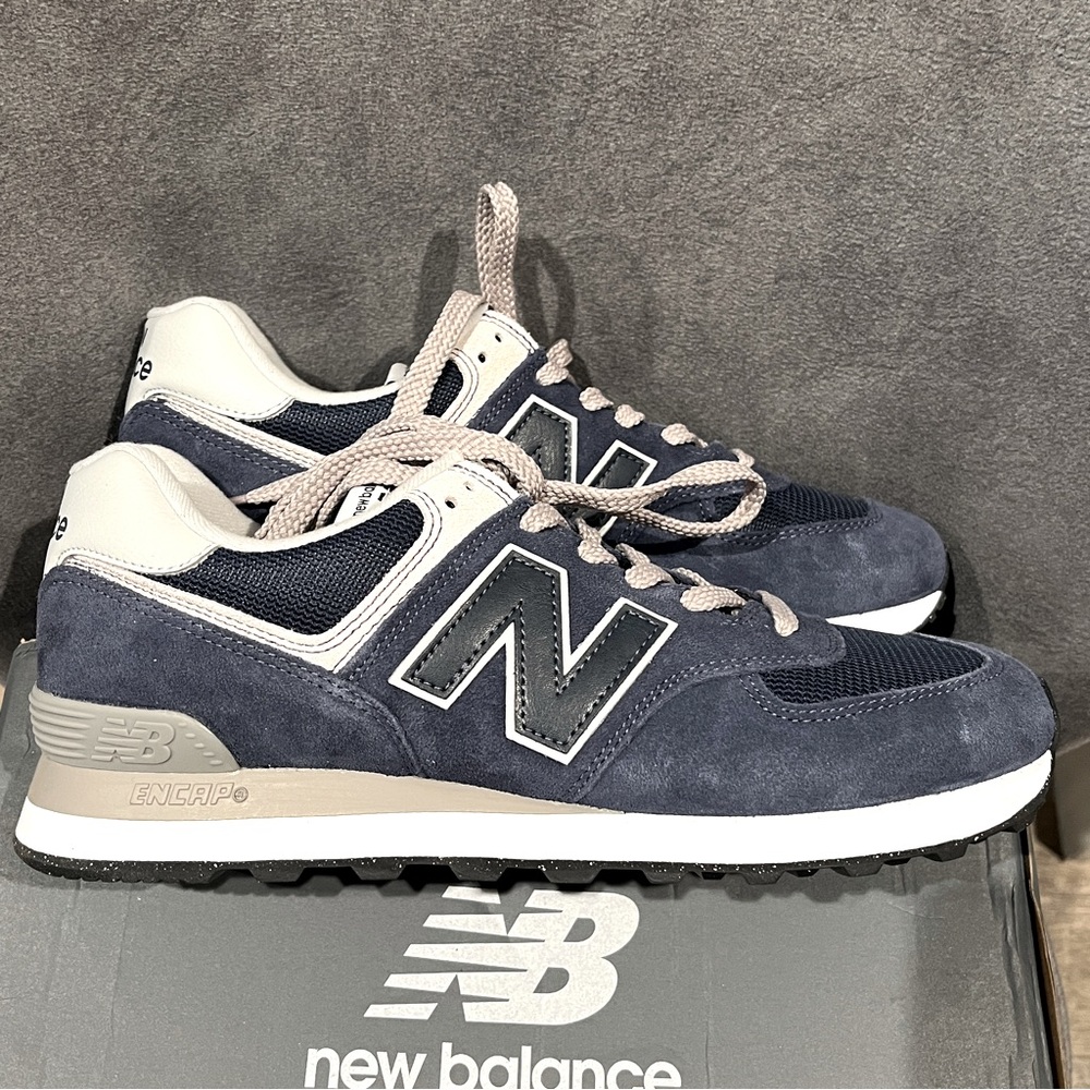 New Balance 574 Men’s Navy Sneakers Size 9.5